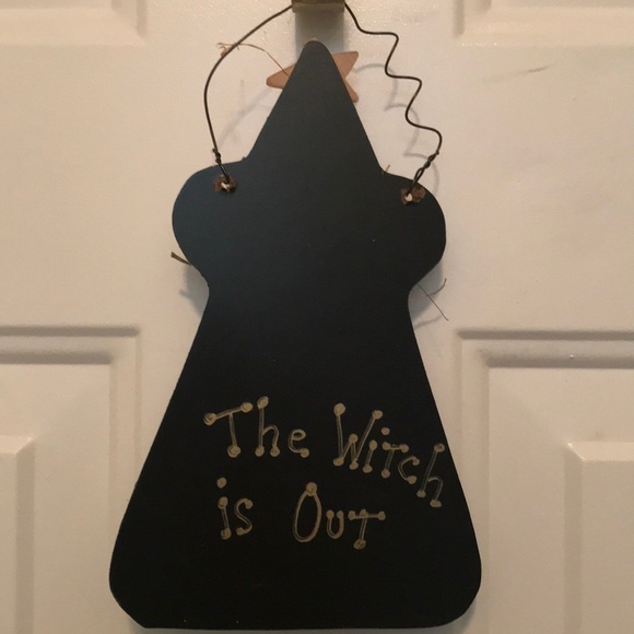 Hand painted “The Witch is In/Out” plaque - Picture 3 of 3